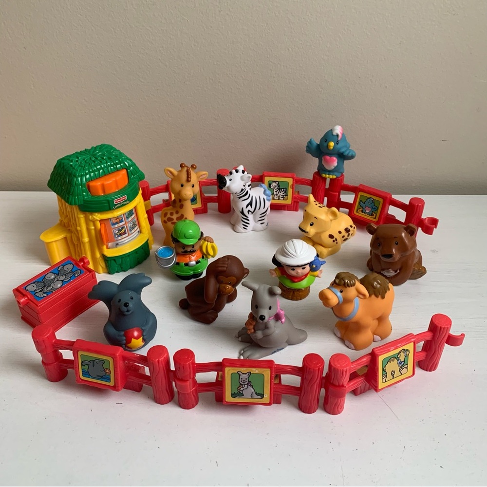 Fisher-Price Little People Zoo Bundle - Animals Zookeepers Fence Kiosk